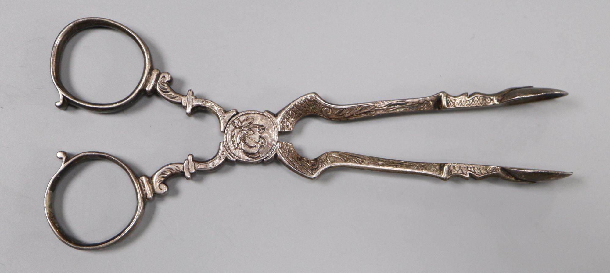A pair of George III engraved silver sugar nips by Richard Crossley, circa 1800, 11.6cm.